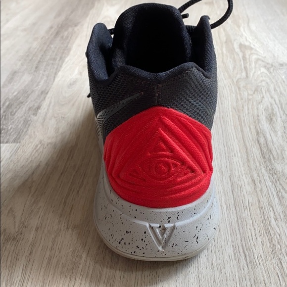 Kyrie Five - University Red/Black - Picture 4 of 8